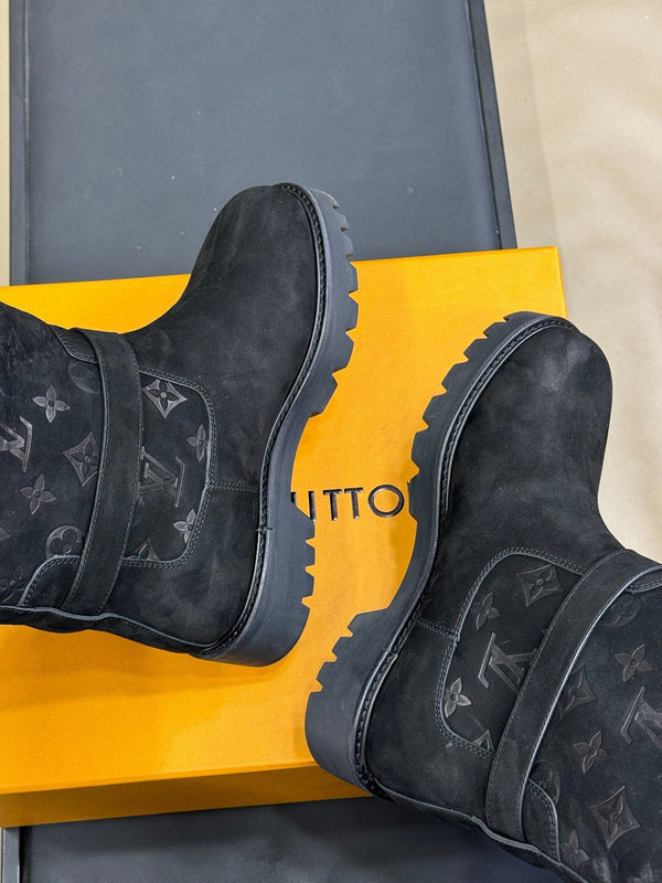 LV Territory Flat Ankle Boots Black Suede 542260