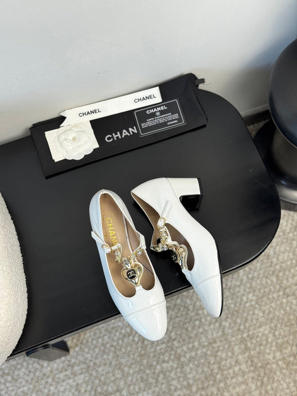 CC 25 Marry Jane White Glossy Lambskin 329764