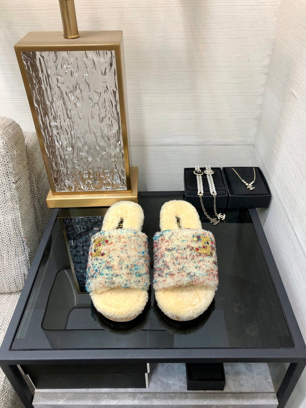CC 26s Slippers Cream Mix Blue Red Fleece Wool 970118