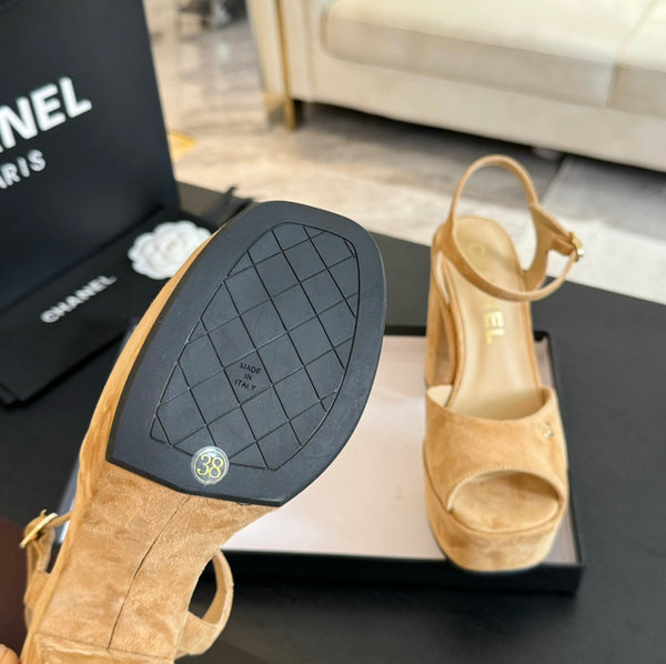 HIGH HEEL PLATFORM SANDALS IN SAND YELLOW SUEDE