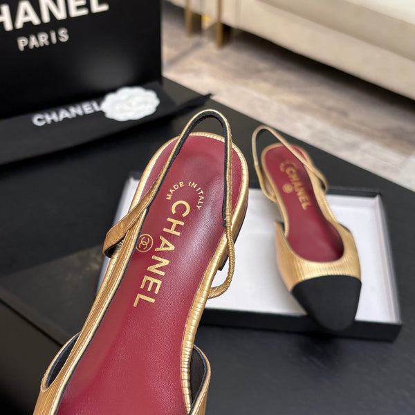 CC 26s Classic Slingback Flat Gold Black Patent Leather 907640