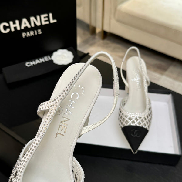 CC 26s Rhinestone Pointed-Toe Shoe White Black Leather Canvas 907706