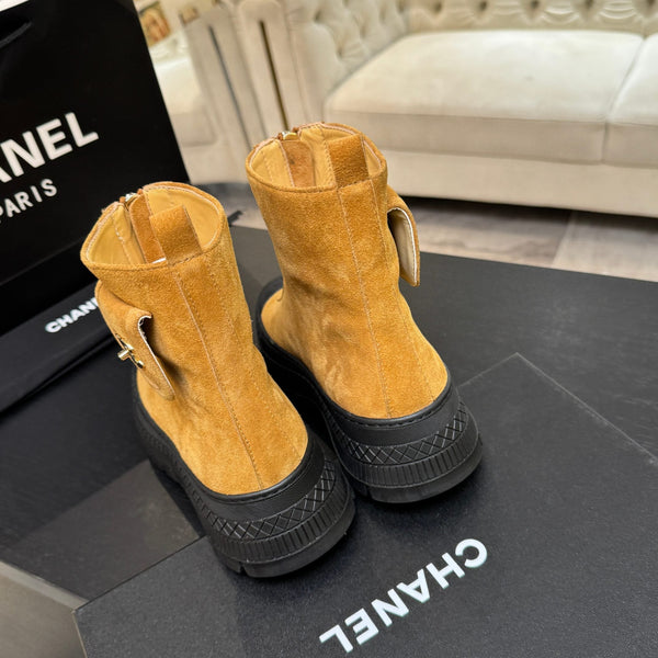 CC 26s Front-Zip Ankle Boots Tan Brown Suede Leather 106810