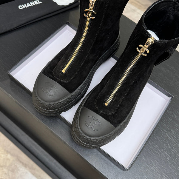 CC 26s Front-Zip Ankle Boots Black Suede Leather 106811