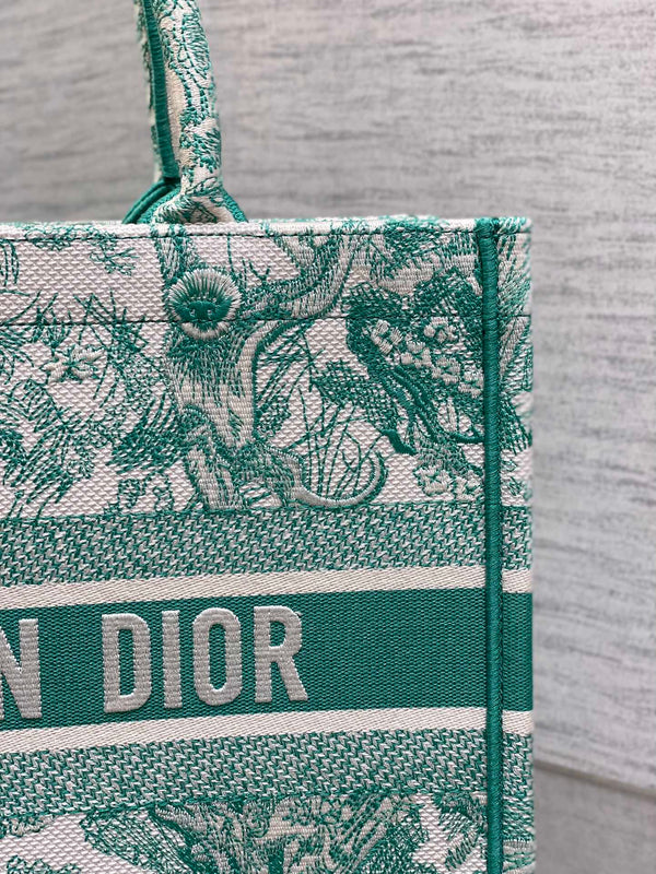 medium dioriviera book tote 36 aquamarina tiger embroidery canvas