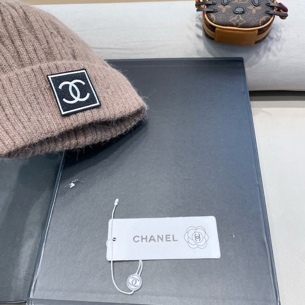 BEANIE HAT IN LIGHT BROWN WOOL 422175