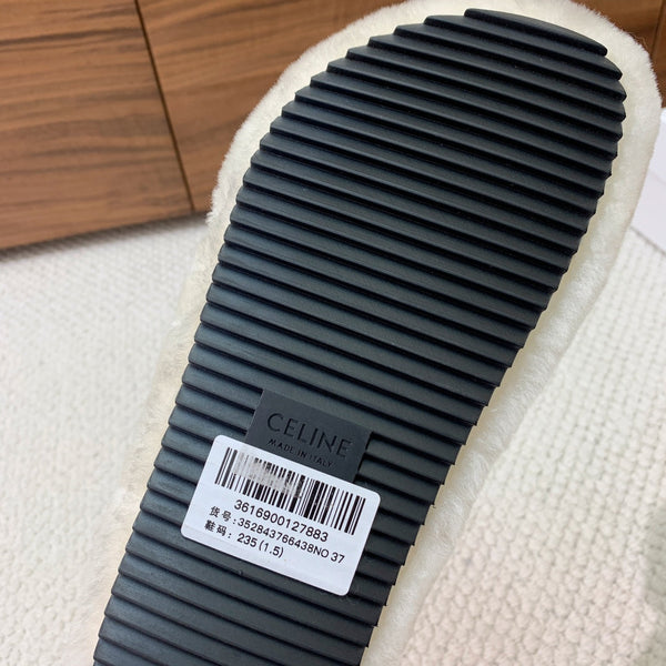 CL 26s Cross-Strap Sandals In White Wool