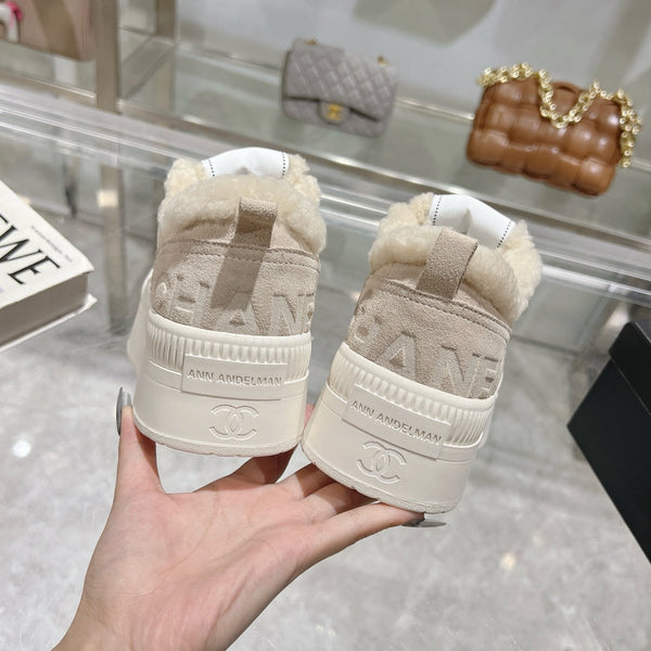 CC Sneaker Light Beige Suede With Wool Lining 944557