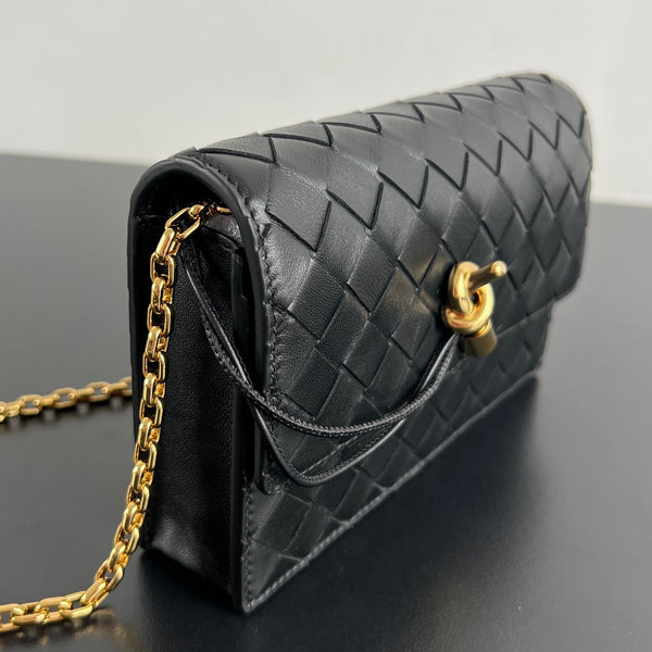 BV 26s Andiamo Pouch Black Intrecciato Leather 291434