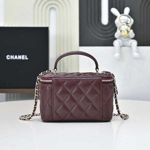 CC 26s Vanity Case Deep Burgundy Quilted Lambskin 286282