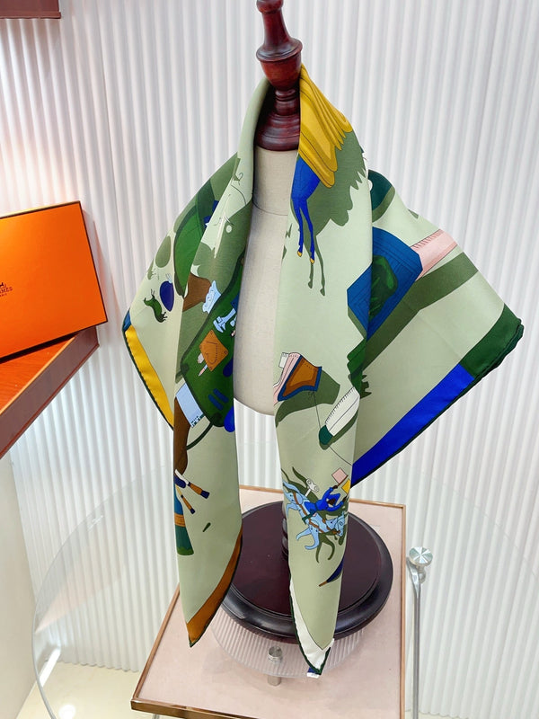 HM 26s Double-sided Scarf 90 Green Multicolor Twill Silk 150376