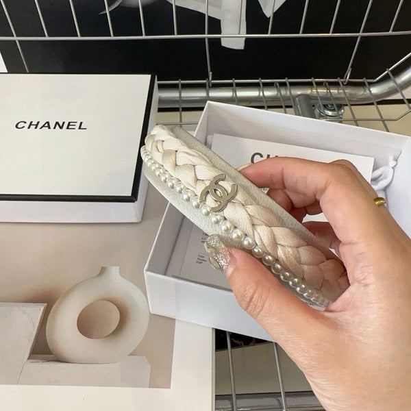 WHITE FABRIC HAIRBAND WITH PEARL CHAIN 412527