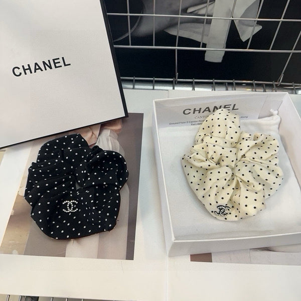 WHITE DOT FABRIC SCRUNCHIE 418927