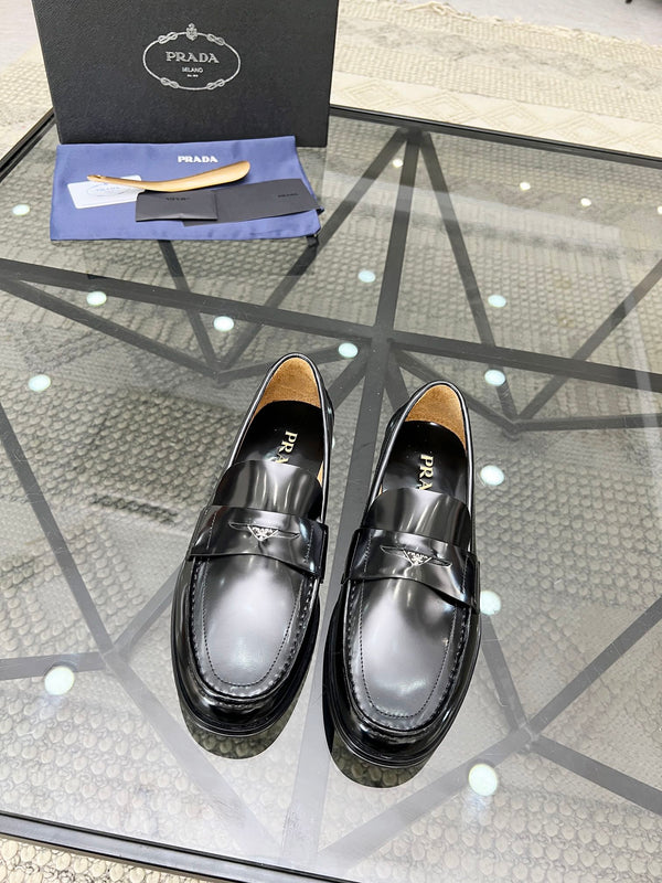 PRA LOAFER IN GLOSSY BLACK CALFSKIN