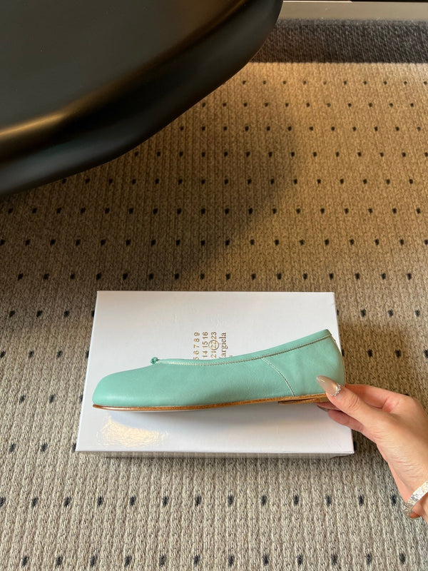 MM Tabi Shoes Flat Blue Patent Leather 828083