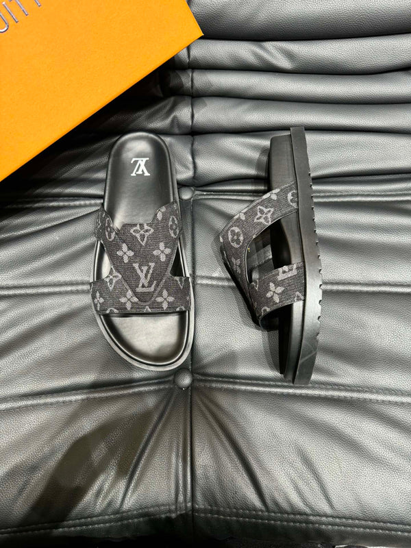 LV OASIS MULE IN BLACK MONOGRAM JACQUARD