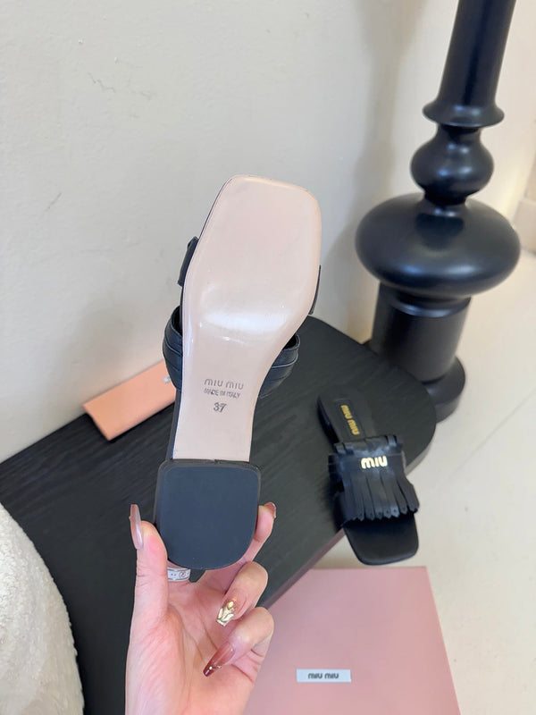 Miu 26s Flat Slippers In Black Calfskin
