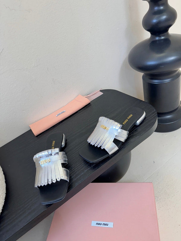 Miu 26s Flat Slippers In Silver Calfskin
