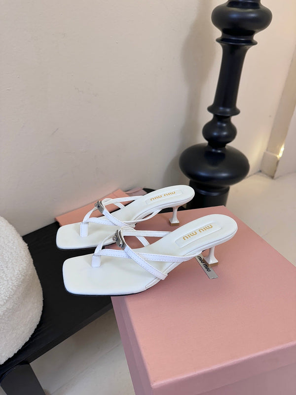 Miu 26s Low-Heel Thong Sandals In White Calfskin