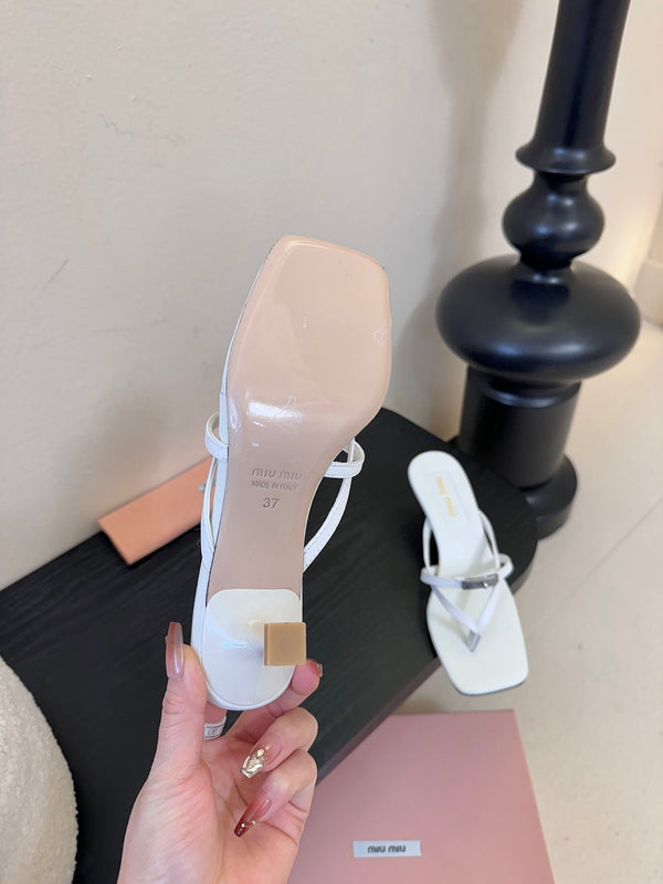 Miu 26s Low-Heel Thong Sandals In White Calfskin