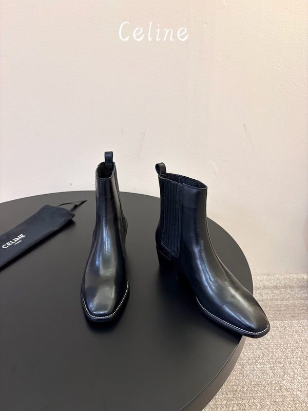 CE 26s Triomphe Chelsea Boots Black Sheepskin 104884