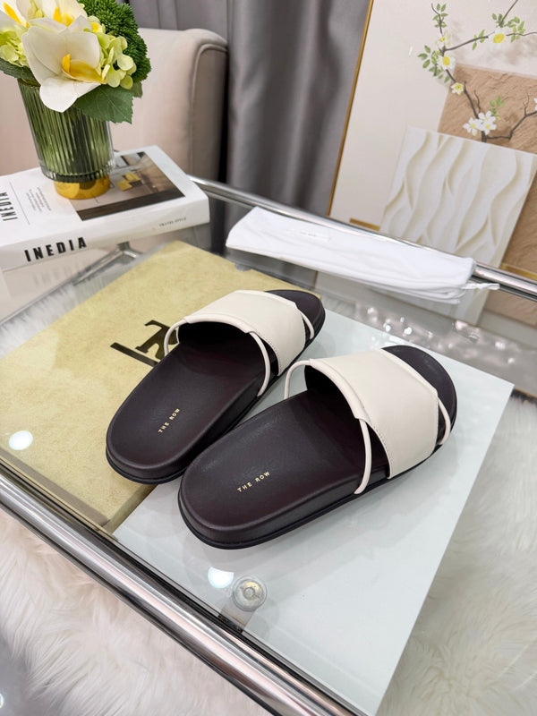 The Row Vivienne Slide White Sheepskin 827499