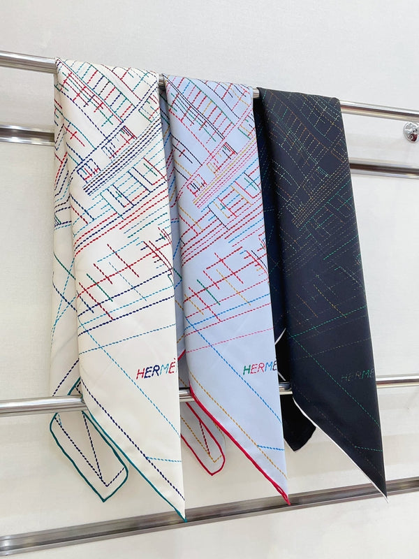Pique Sellier Shawl 90 CM In Black Colorful Silk Twill 312868