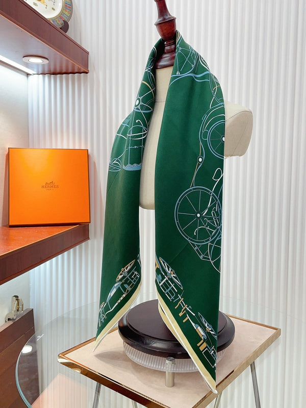 Complication Equestre Scarf 90 CM In Green Coloful Silk Twill 345899