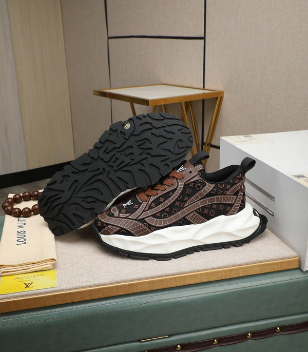 LV TRAINER IN CHOCOLATE BROWN CALFSKIN AND BREATHABLE MESH