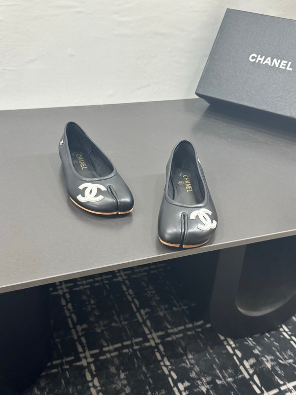 CC 26s Coco Beach Split-Toe Ballet Flats Black Lambskin 832540