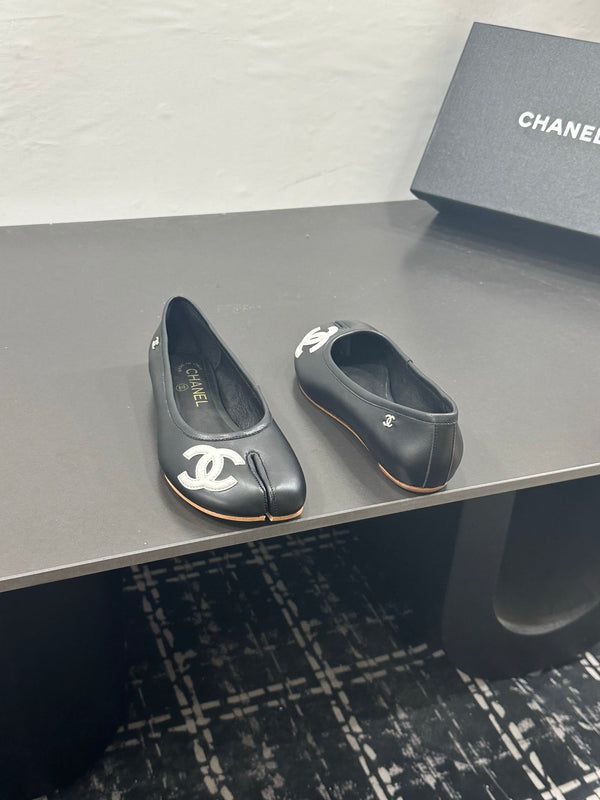 CC 26s Coco Beach Split-Toe Ballet Flats Black Lambskin 832540
