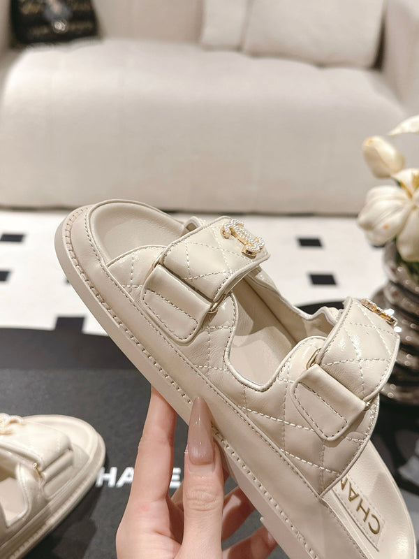 cc 25p logo with pearl mule sandal cream leather 237577