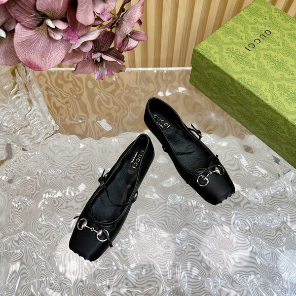 BALLET FLAT IN BLACK SILK