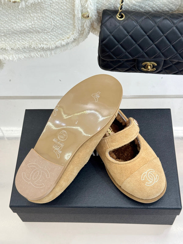 CC 25A Mary Janes Light Gold Suede And Lambswool 404664