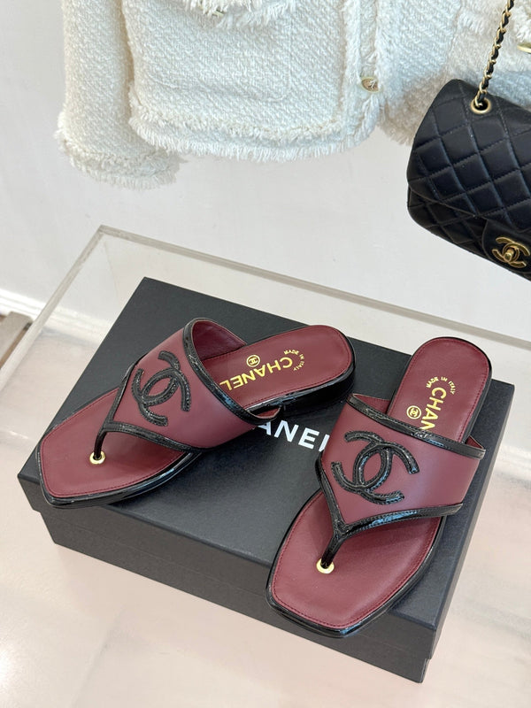 CC 26s Thong Sandal Black Burgundy Lambskin Patent Leather 917806