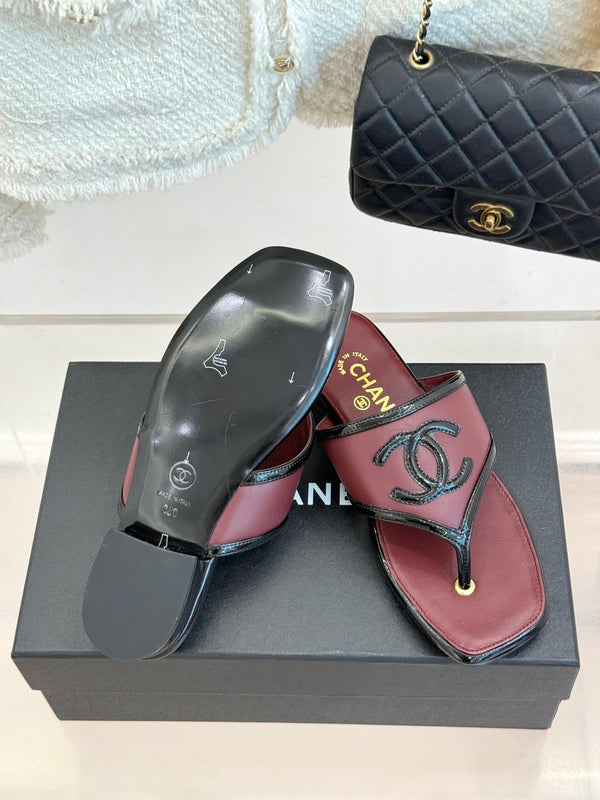 CC 26s Thong Sandal Black Burgundy Lambskin Patent Leather 917806