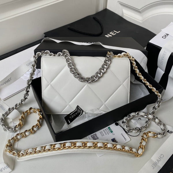 19 WOC 19CM WHITE LAMBSKIN SILVER HARDWARE
