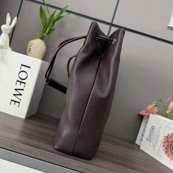 Loewe Pebble Hobo Chocolate Smooth Calfskin