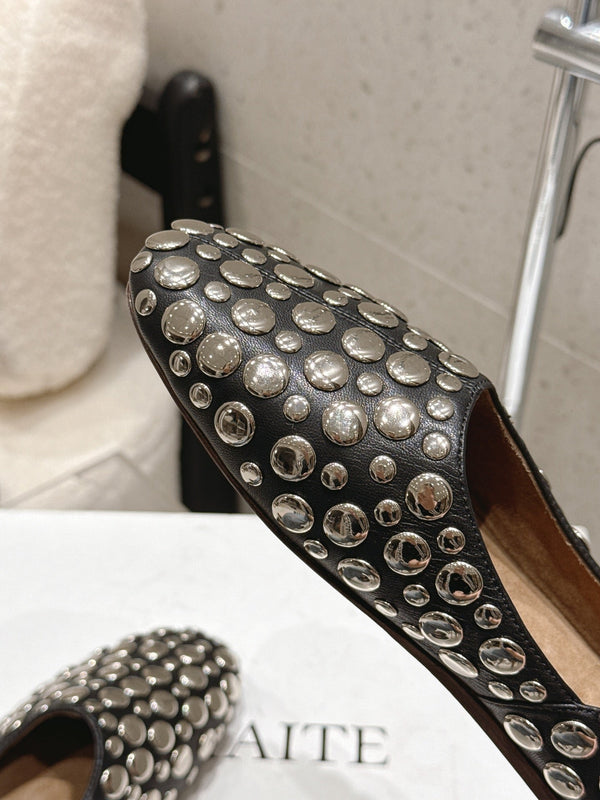 CL 26s Flat Shoes In Black Calfskin With Metal Studs