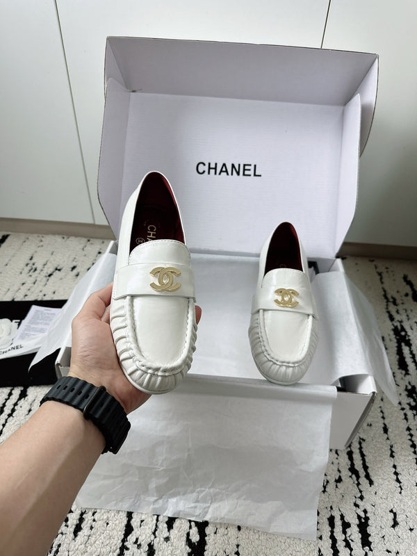CC 26A Métiers d’art 2026 Loafer White Glossy Sheepskin 900702