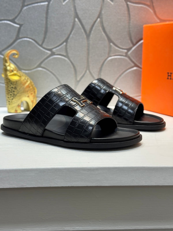 HM Oran H Slippers in Black Cowhide 735232
