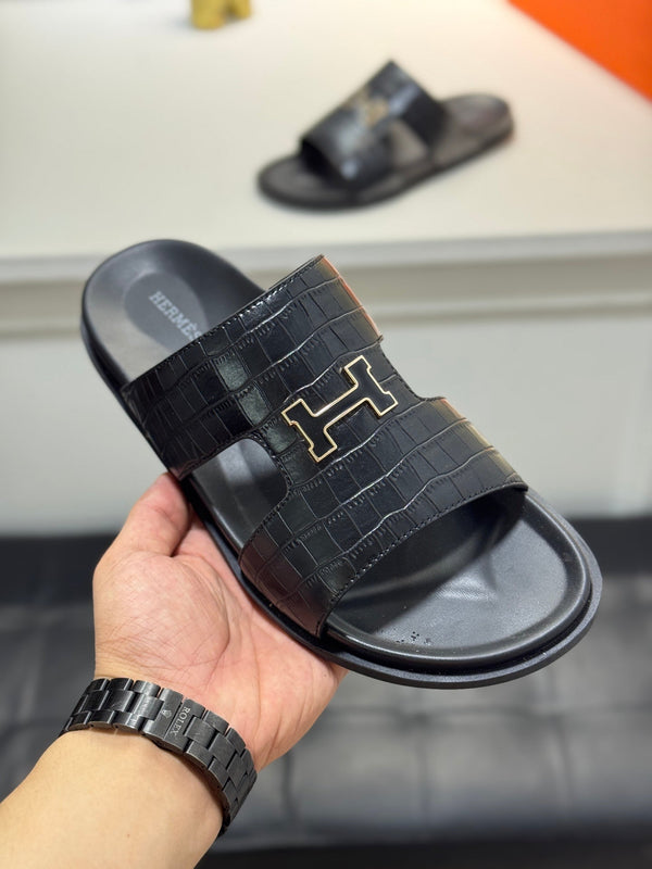 HM Oran H Slippers in Black Cowhide 735232