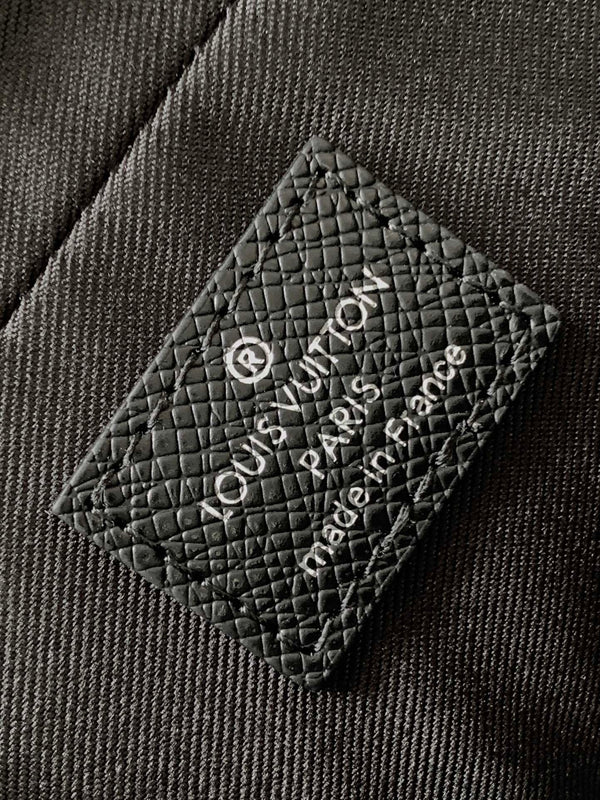 LV M30925 Porte-Documents Voyage NM Black Grain Leather