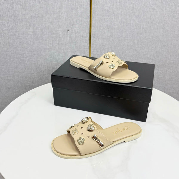 CC 26s Crystal Sandal Beige Sheepskin 639832