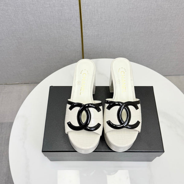 CC 26s Block Heel Sandals 10cm White Crocodile-Embossed Calfskin