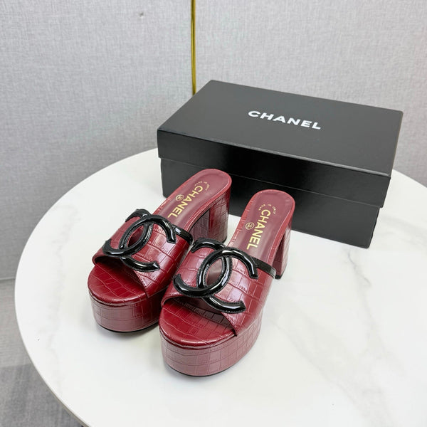 CC 26s Block Heel Sandals 10cm Red Crocodile-Embossed Calfskin