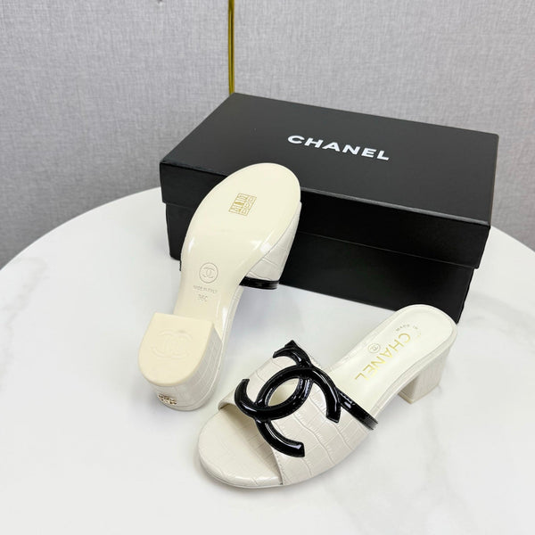 CC 26s Block Heel Sandals 4cm White Crocodile-Embossed Calfskin