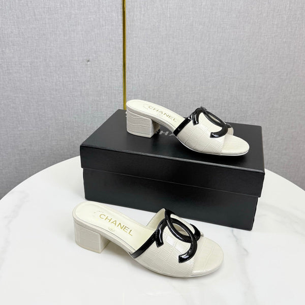 CC 26s Block Heel Sandals 4cm White Crocodile-Embossed Calfskin