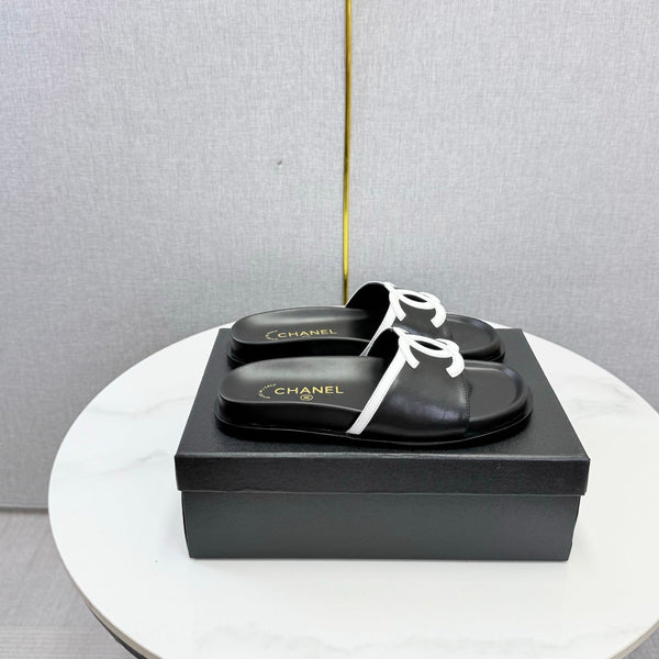 CC 26s Iconic CC Slides Black Lambskin
