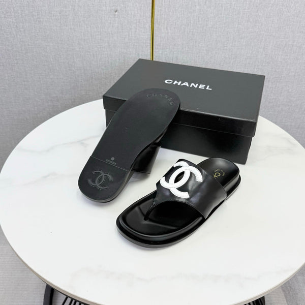 CC 26s CC Thong Slides Black Lambskin